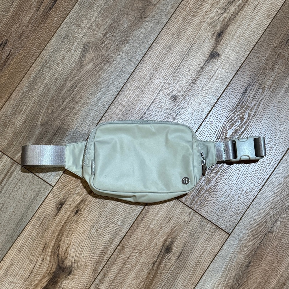 Lululemon Crossbody Everywhere Belt Bag 2L